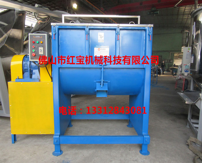 清遠(yuǎn)一家臺(tái)資企業(yè)使用1.5T臥式攪拌機(jī)，專(zhuān)門(mén)用于拌色料