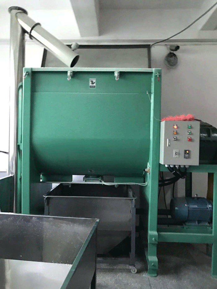 廈門(mén)塑料加熱臥式攪拌機(jī)為覃小姐創(chuàng)造了財(cái)富，增加了效率！